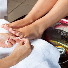 salonPedicure-471435505-770x533-650x428